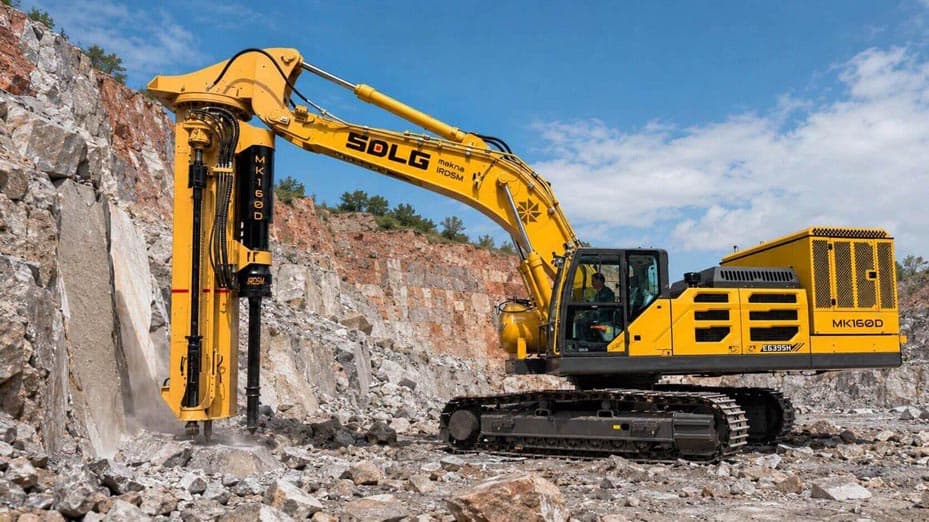MAKNA hydraulic rock splitter in action, slide 4